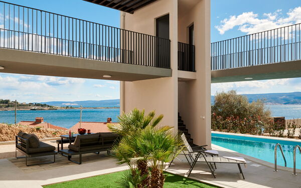 Villa Stella: Balkon / terras / patio, Buitenshuis, Keer bekeken, zwembad