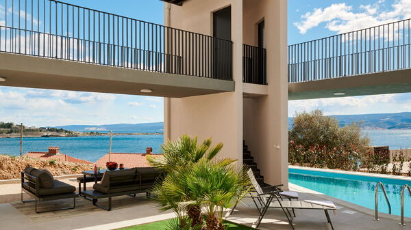 Villa Stella: Balkon / terras / patio, Buitenshuis, Keer bekeken, zwembad