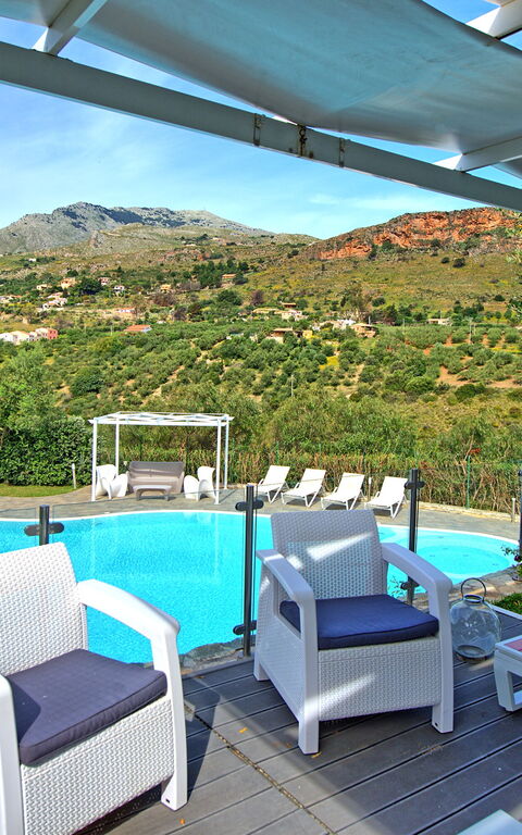 Villa Demetra: Balkon / terras / patio, Buitenkanten, Buitenshuis, zwembad