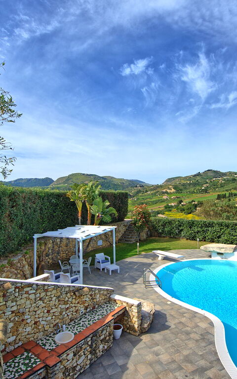 Villa Demetra: Buitenkanten, Buitenshuis, zwembad