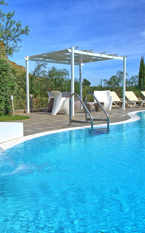 Villa Demetra: Buitenkanten, Buitenshuis, zwembad