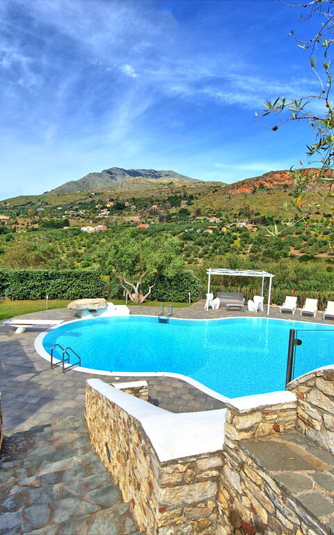 Villa Demetra: Buitenkanten, Buitenshuis, zwembad