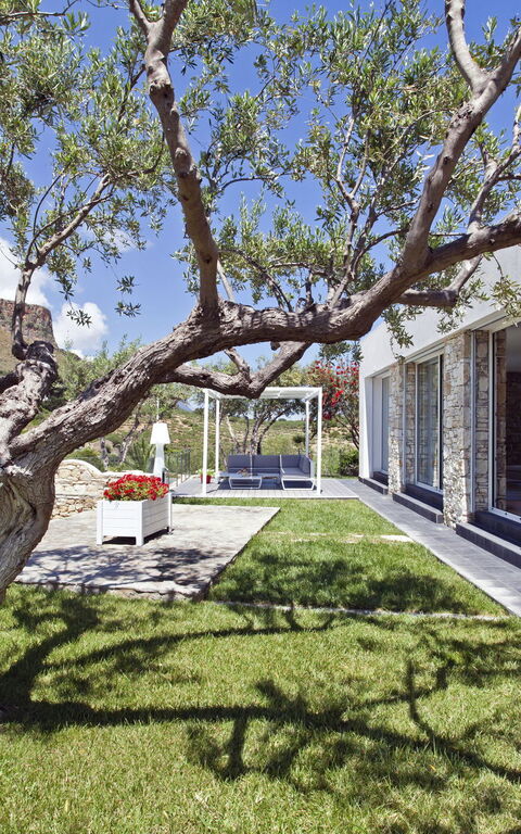 Villa Demetra: Buitenkanten, Buitenshuis, Tuin