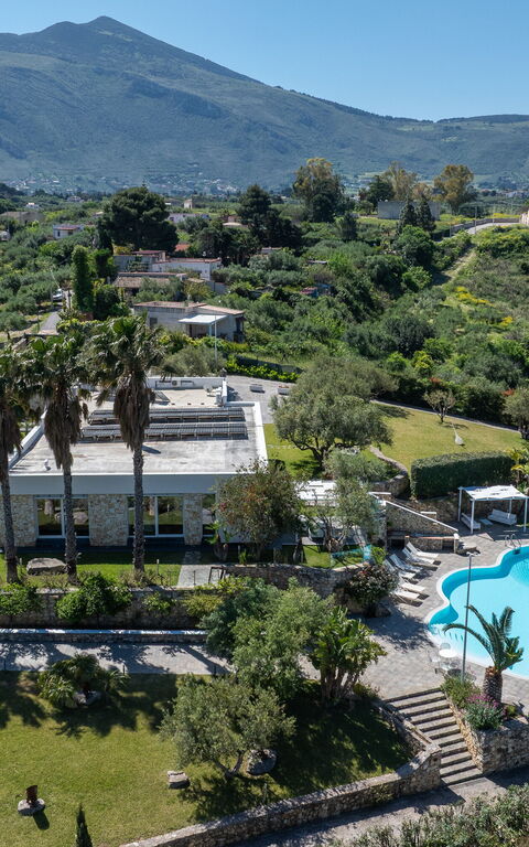 Villa Demetra: Keer bekeken, Tuin, zwembad