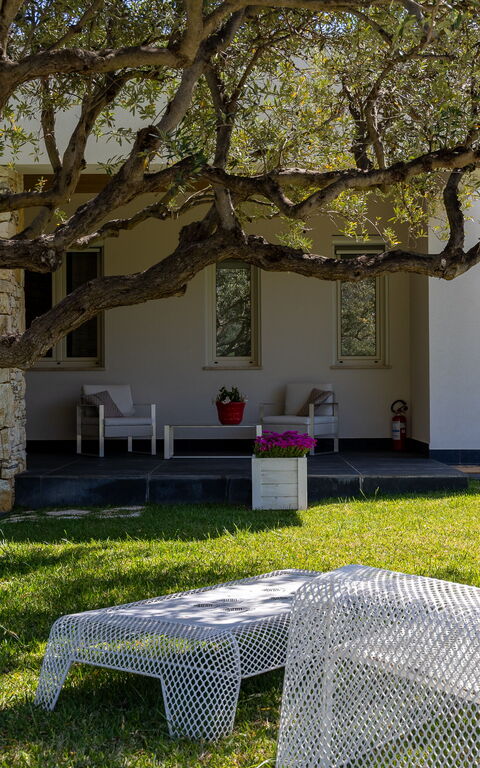 Villa Demetra: Buitenkanten, Buitenshuis, Tuin