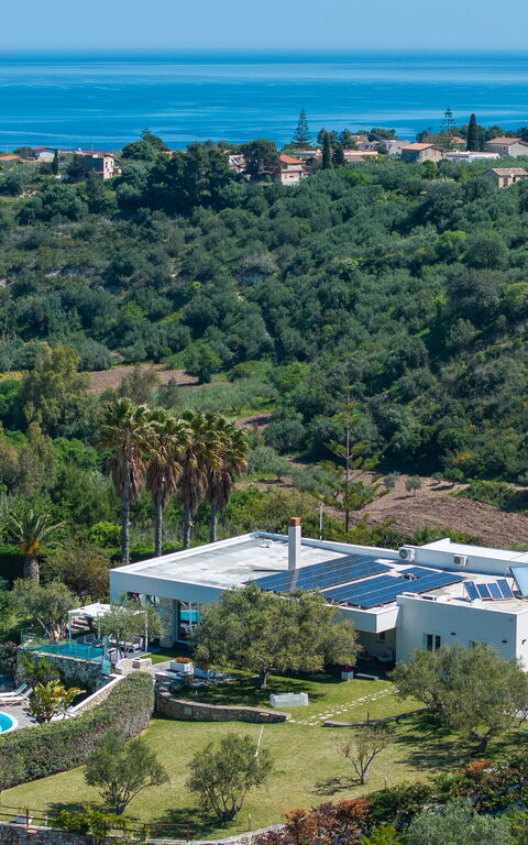 Villa Demetra: Keer bekeken, Tuin, zwembad