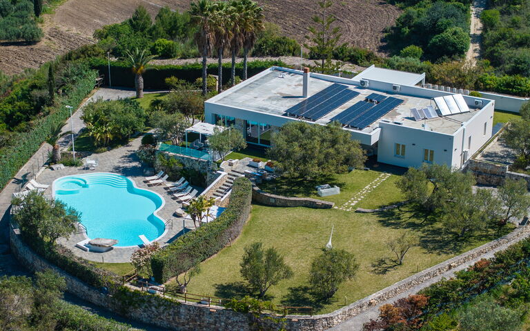 Villa Demetra: Tuin, zwembad