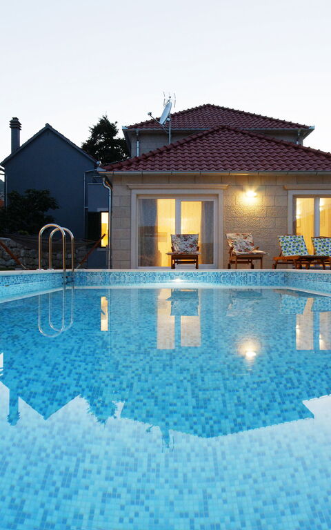 Villa Zupa: Buitenkanten, zwembad