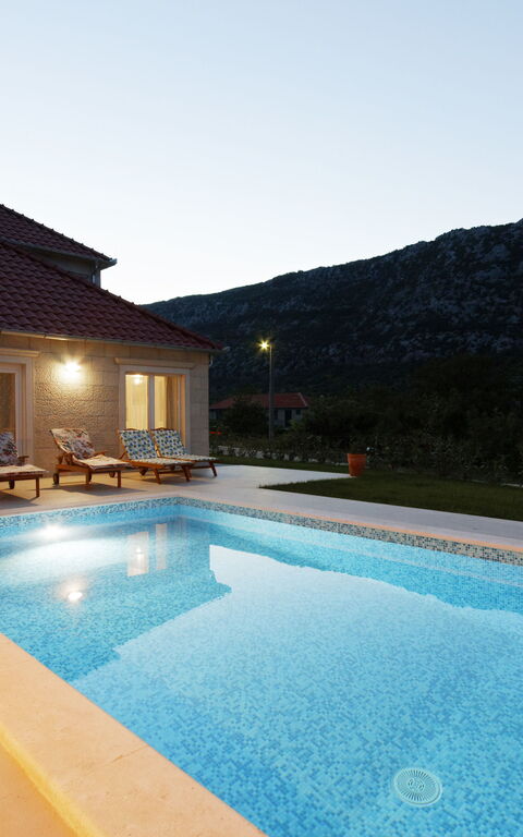 Villa Zupa: Buitenkanten, zwembad