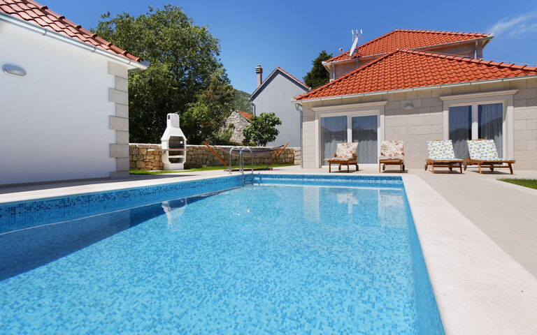 Villa Zupa: Balkon / terras / patio, zwembad