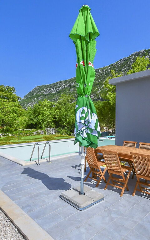 Villa Roglic: Buitenkanten, Buitenshuis, zwembad