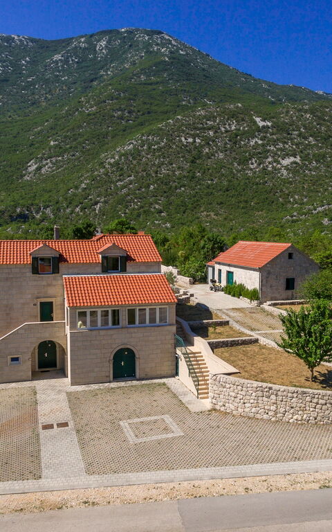 Villa Roglic: Buitenkanten, Buitenshuis, Tuin