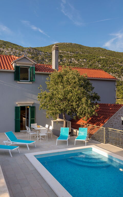 Villa Roglic: Balkon / terras / patio, Buitenkanten, Buitenshuis, zwembad