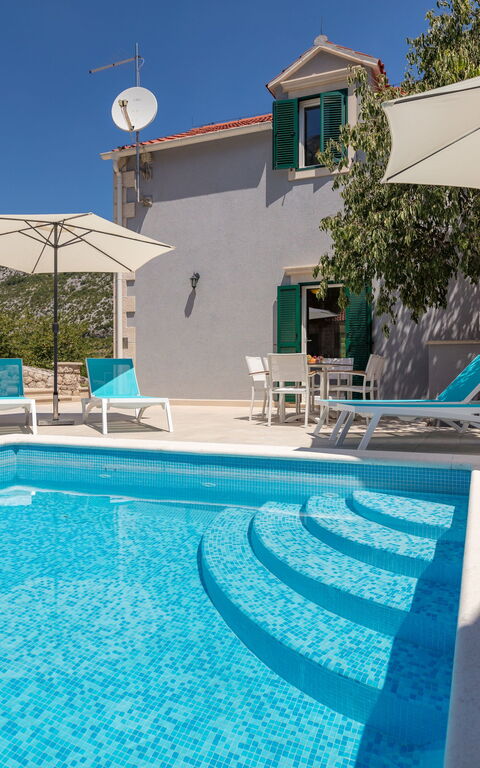 Villa Roglic: Buitenshuis, zwembad