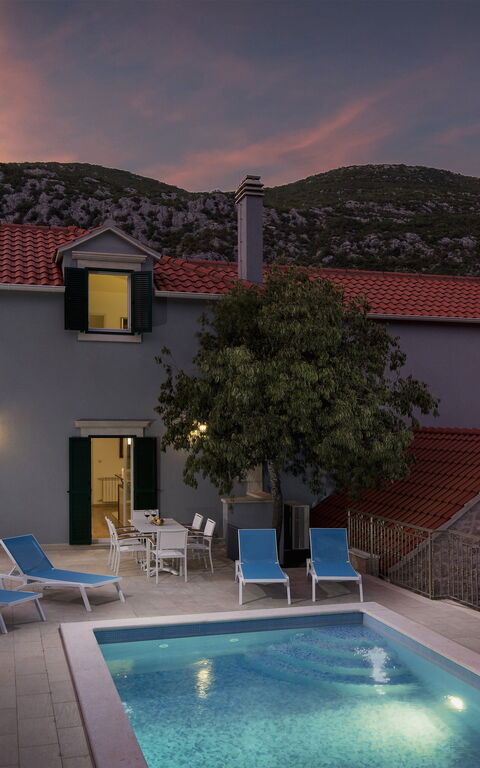 Villa Roglic: Buitenshuis, Keer bekeken