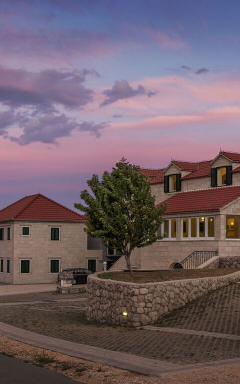 Villa Roglic: Keer bekeken