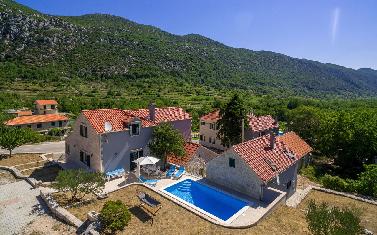 Villa Roglic: Buitenkanten, zwembad
