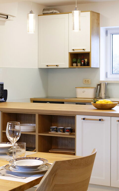 Villa Jure: Keuken, Lunchroom