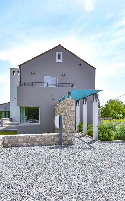 Villa Jure: Balkon / terras / patio, Buitenkanten, Tuin