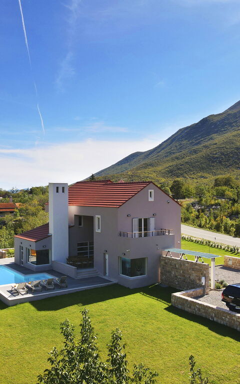 Villa Jure: Buitenkanten, Tuin