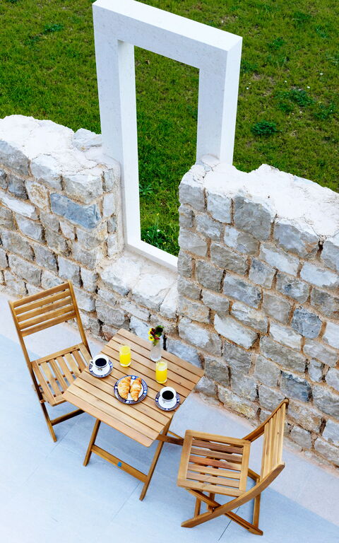 Villa Jure: Balkon / terras / patio, Buitenshuis