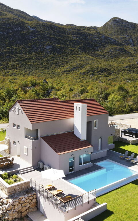 Villa Jure: Balkon / terras / patio, Buitenkanten, Tuin