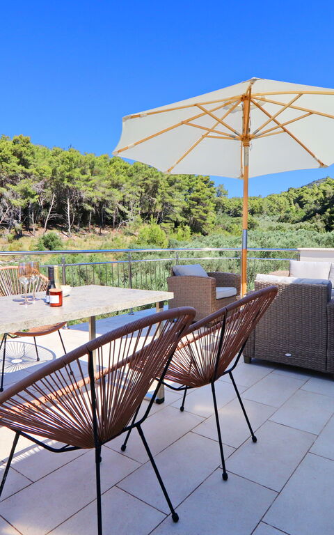 Villa Emerald: Balkon / terras / patio, Buitenshuis, Keer bekeken