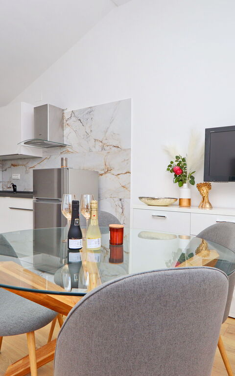 Villa Emerald: Keuken, Lunchroom