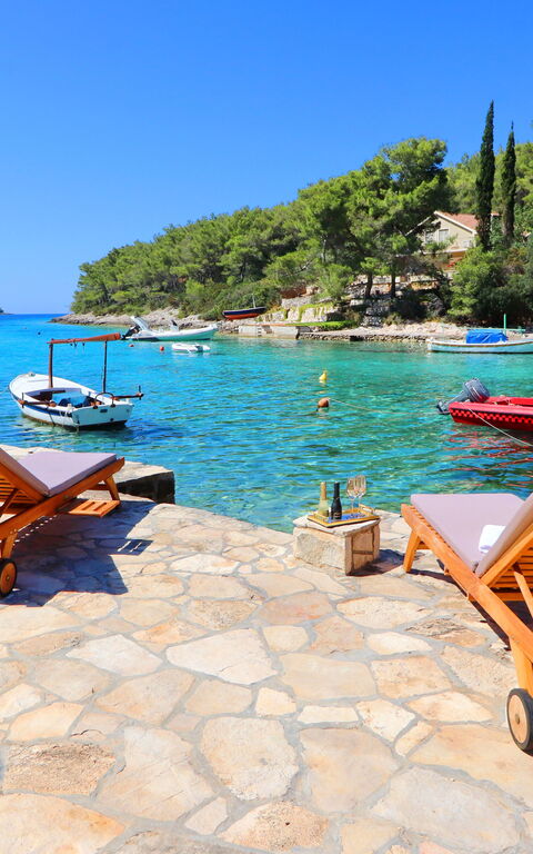 Villa Emerald: Activiteiten, Keer bekeken