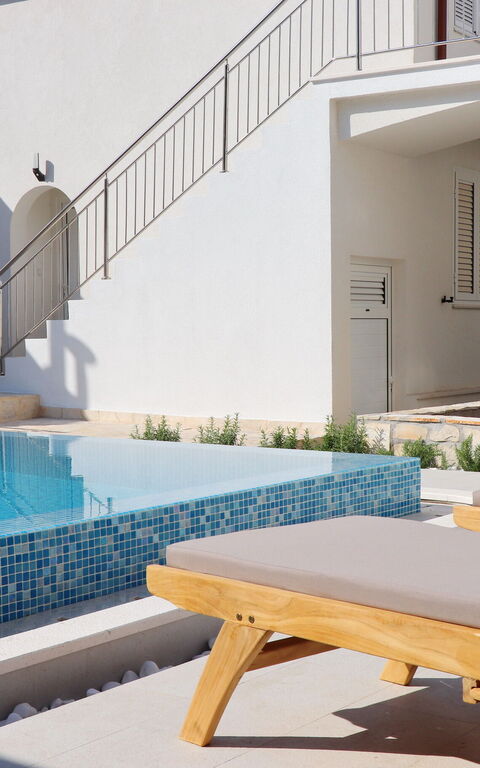 Villa Emerald: Buitenkanten, zwembad