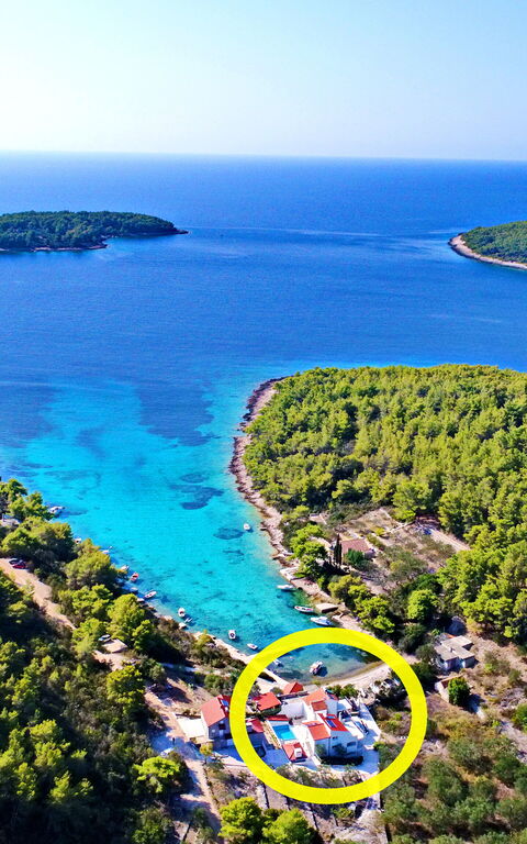 Villa Emerald: Buitenkanten, Keer bekeken