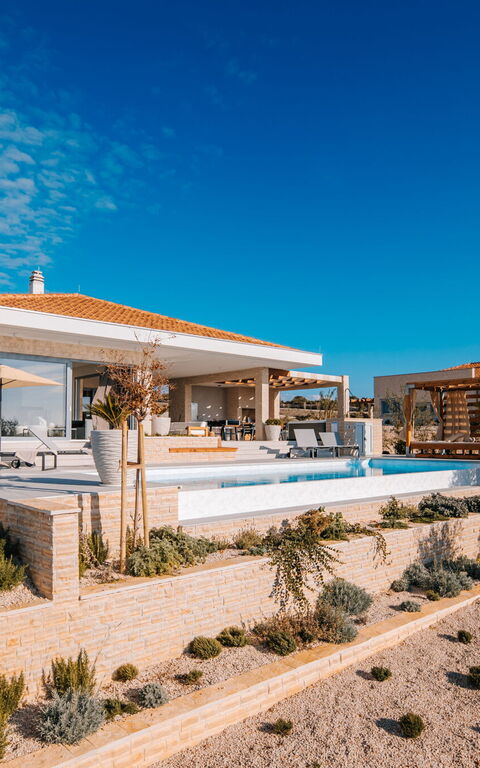 Villa Steropa: Buitenkanten, Keer bekeken, zwembad