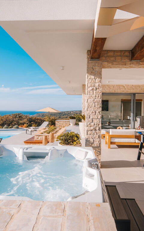 Villa Steropa: Balkon / terras / patio, bubbelbad, Buitenkanten, Buitenshuis, zwembad