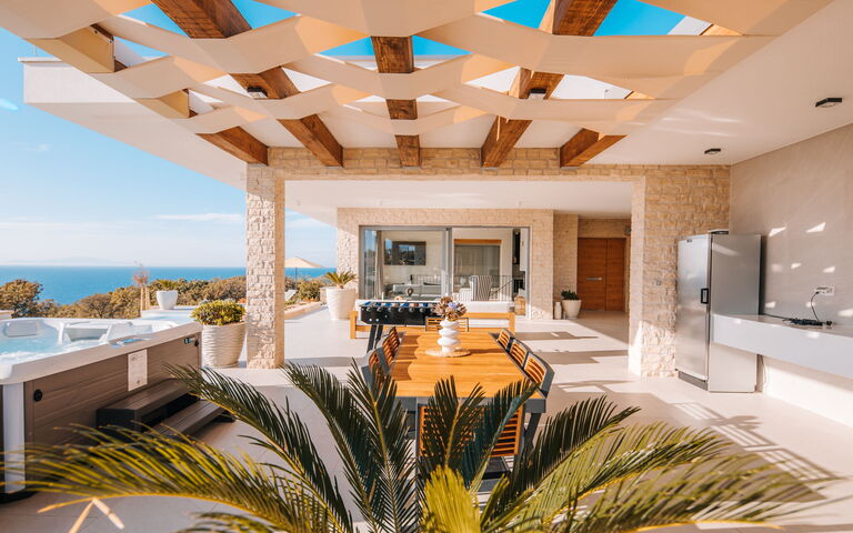 Villa Steropa: Balkon / terras / patio, bubbelbad, Buitenkanten, Buitenshuis, zwembad