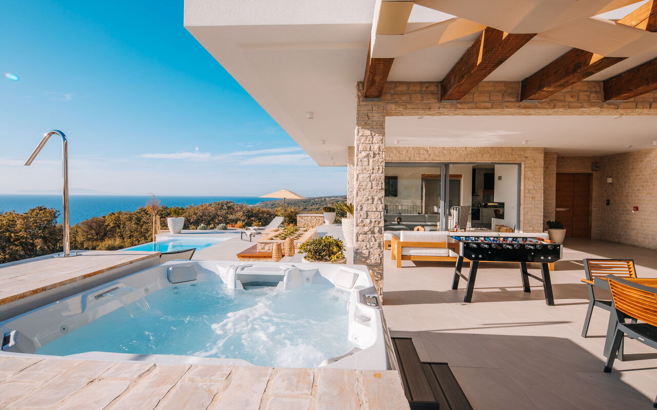 Villa Steropa: Balkon / terras / patio, bubbelbad, Buitenkanten, Buitenshuis, zwembad