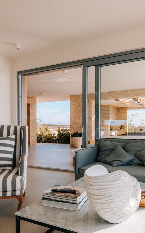 Villa Kelena: Balkon / terras / patio, Woonkamer