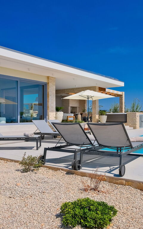 Villa Elektra: Balkon / terras / patio, Buitenkanten, Buitenshuis, zwembad