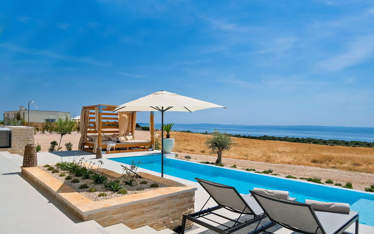 Villa Elektra: Balkon / terras / patio, Buitenshuis, zwembad