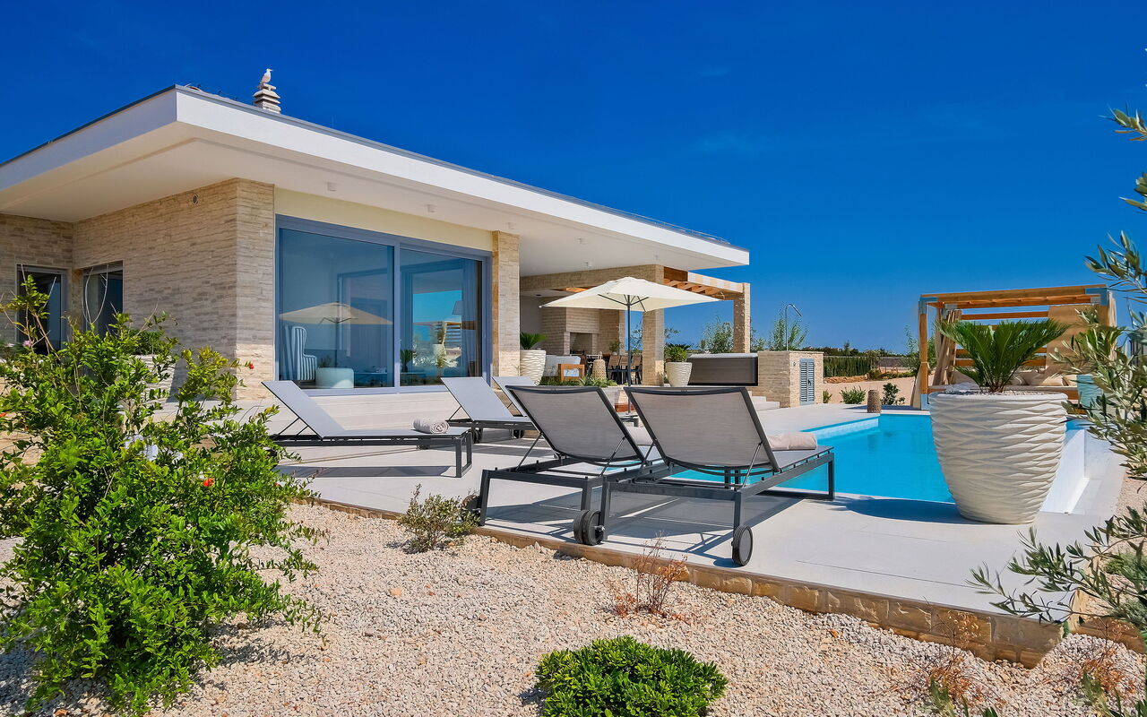 Villa Elektra: Balkon / terras / patio, Buitenkanten, Buitenshuis, zwembad