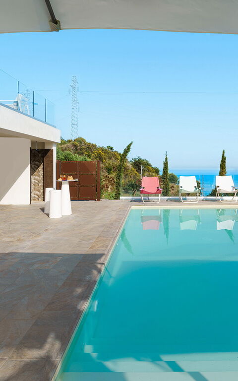 Grand Tour Villa: Buitenkanten, Buitenshuis, Keer bekeken, zwembad