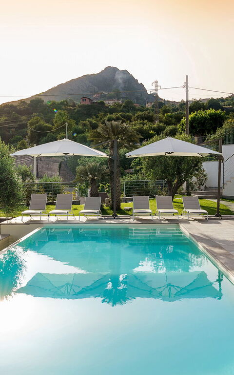 Grand Tour Villa: Buitenkanten, Buitenshuis, Tuin, zwembad