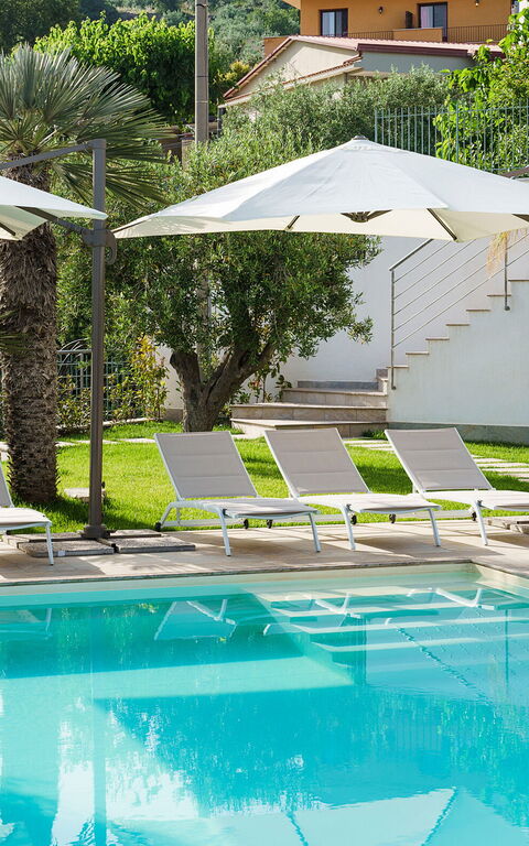 Grand Tour Villa: Buitenkanten, Buitenshuis, Tuin, zwembad