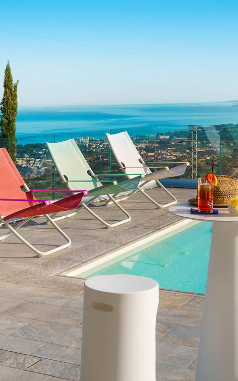 Grand Tour Villa: Buitenkanten, Buitenshuis, Keer bekeken, zwembad