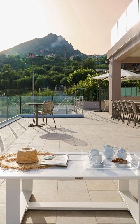 Grand Tour Villa: Buitenkanten, Buitenshuis