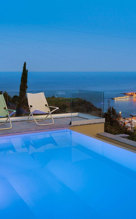 Grand Tour Villa: Buitenkanten, Buitenshuis, Keer bekeken, zwembad