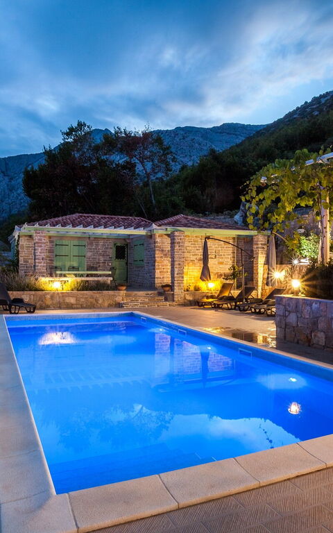 Villa Azurit: Buitenkanten, zwembad