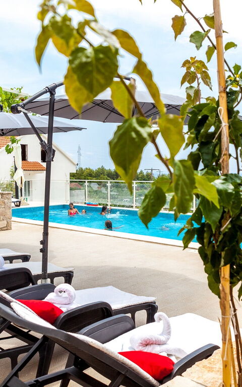 Villa Azurit: Balkon / terras / patio, Buitenshuis, zwembad