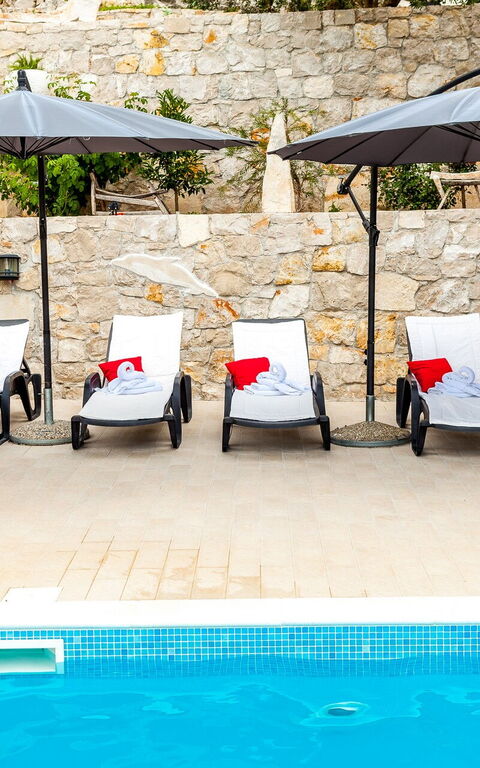 Villa Azurit: Balkon / terras / patio, Buitenshuis, zwembad