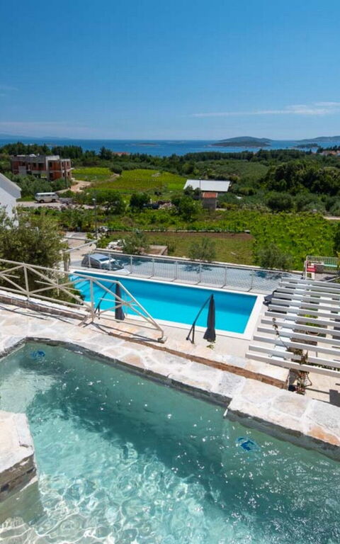 Villa Azurit: Buitenkanten, zwembad