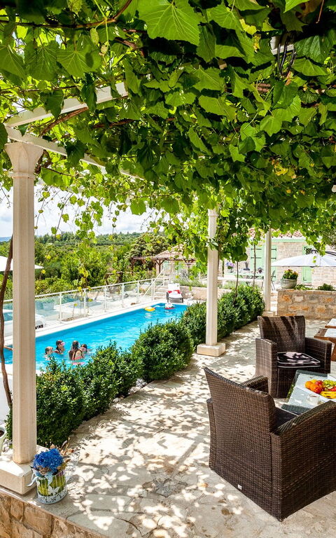 Villa Azurit: Balkon / terras / patio, Buitenshuis, zwembad